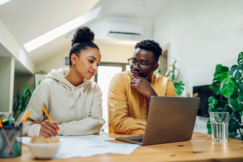Questions to Ask Before Signing a Renovation Contract 