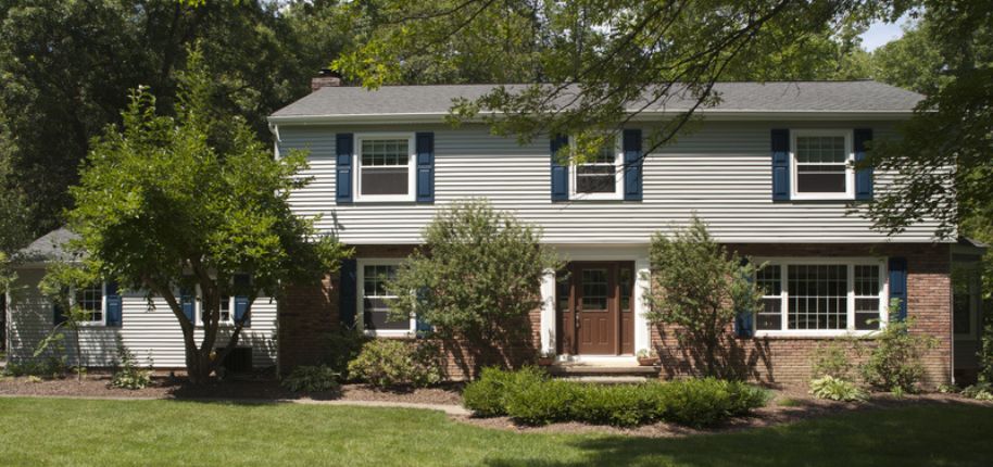 Homeowners in Florissant enjoy improved energy efficiency and timeless style with this siding and window refresh.