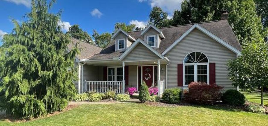 This welcoming exterior in Maryland Heights blends cozy aesthetics with high-performance materials for long-term comfort and reliability.